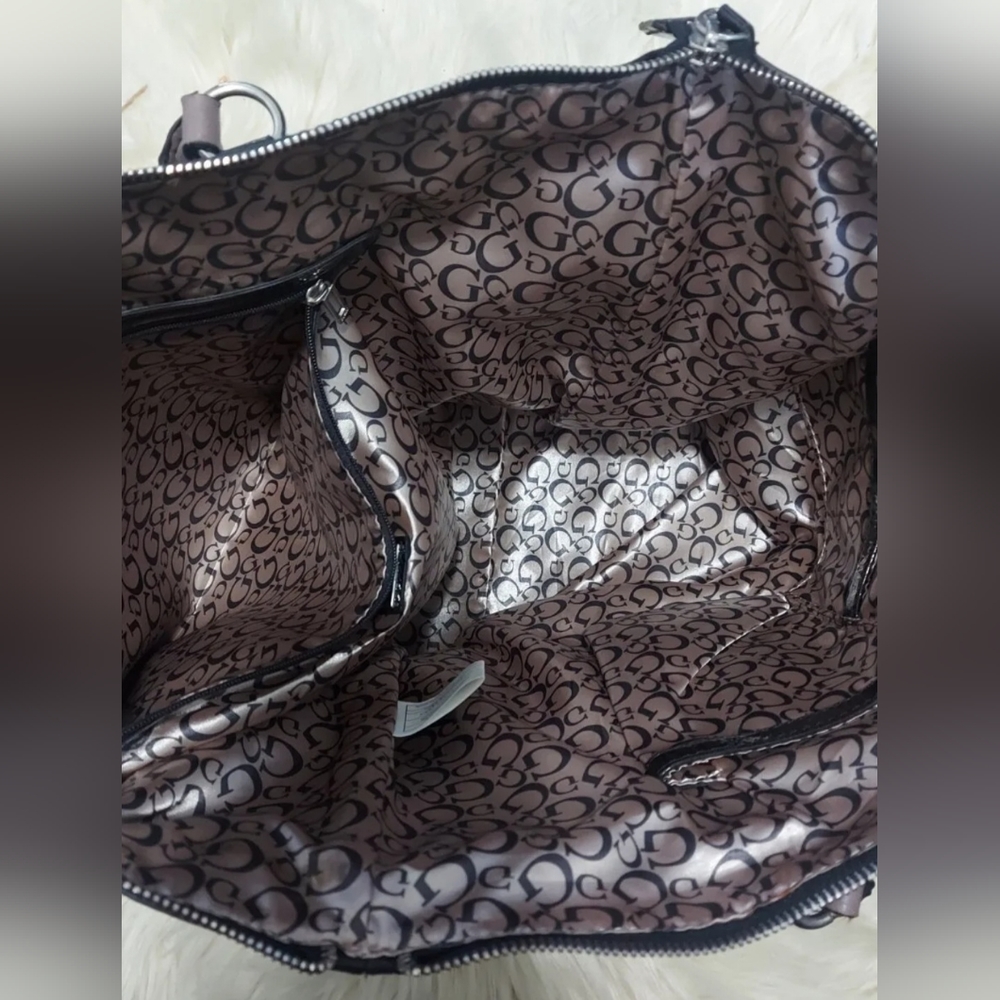 Guess Large Tote - Picture 7 of 9